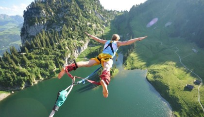 开云平台-意甲焦点战，哥伦比亚旋风粉碎那不勒斯，南美足球的战术革命正在重塑欧洲
