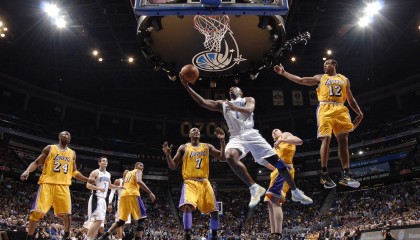 开云体育app-锡安赛后评分拉满，当暴力美学撕碎灰熊防线，新奥尔良的魔术正在上演