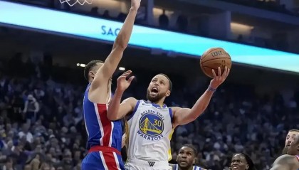 开云体育世界杯-勇士碾压爵士，利拉德统治全场