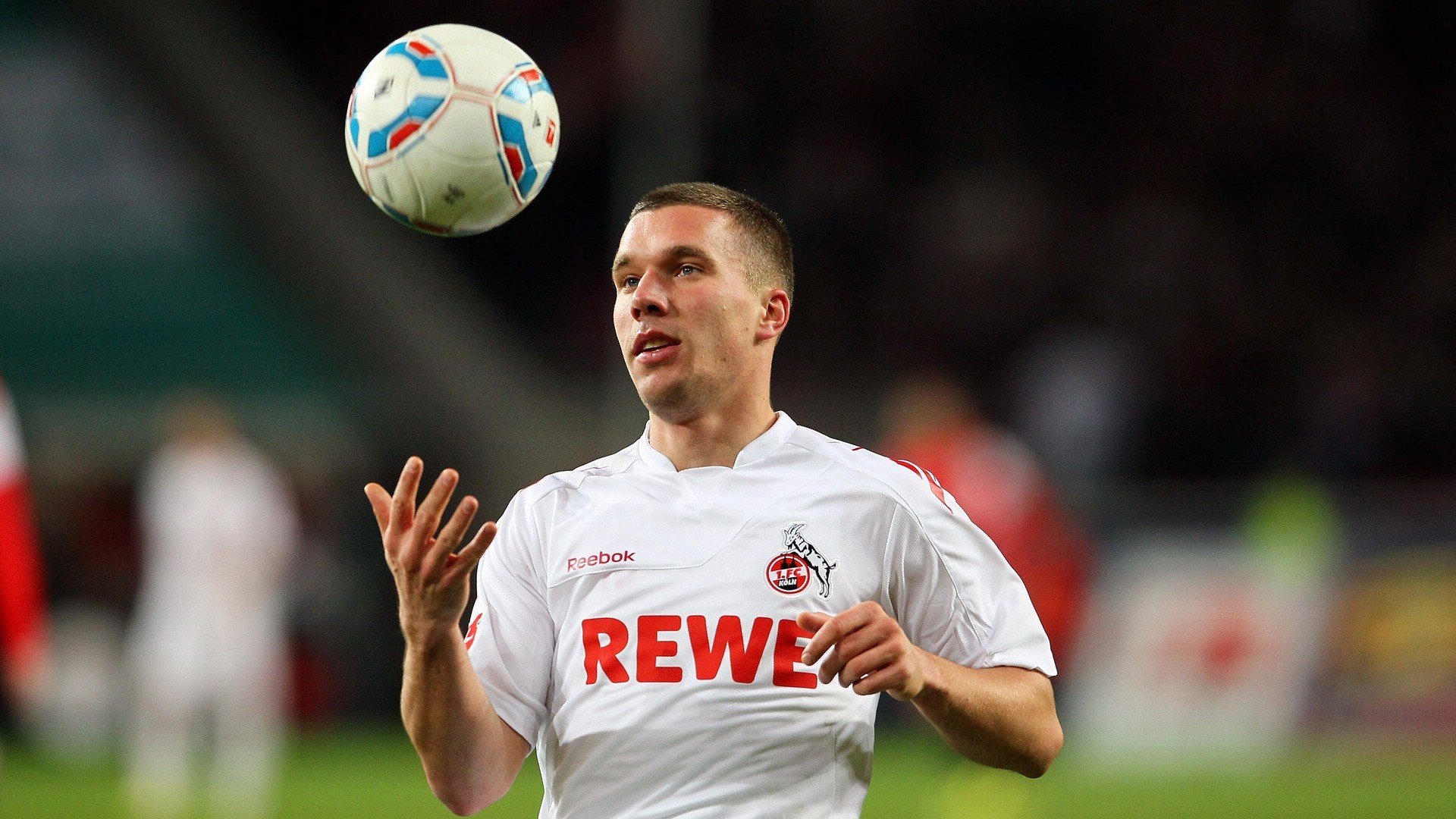 伊萨克神兵天降,波兰掀翻委内瑞拉背后的足球革命