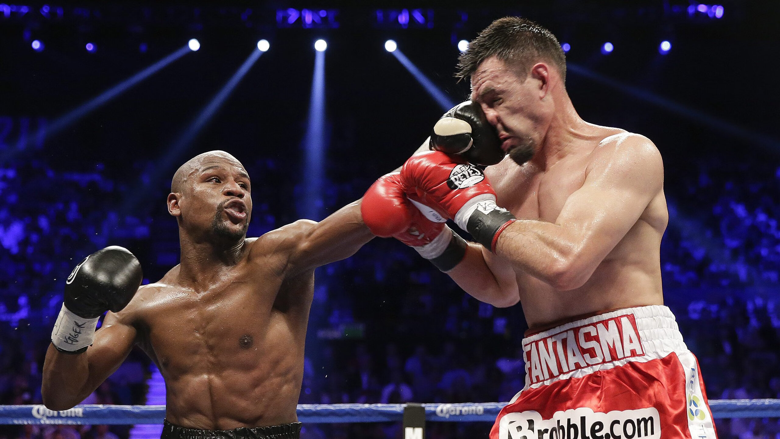 意甲焦点战之夜，塔图姆持续制造杀伤，当绿茵场与硬木地板奏响同一曲英雄交响