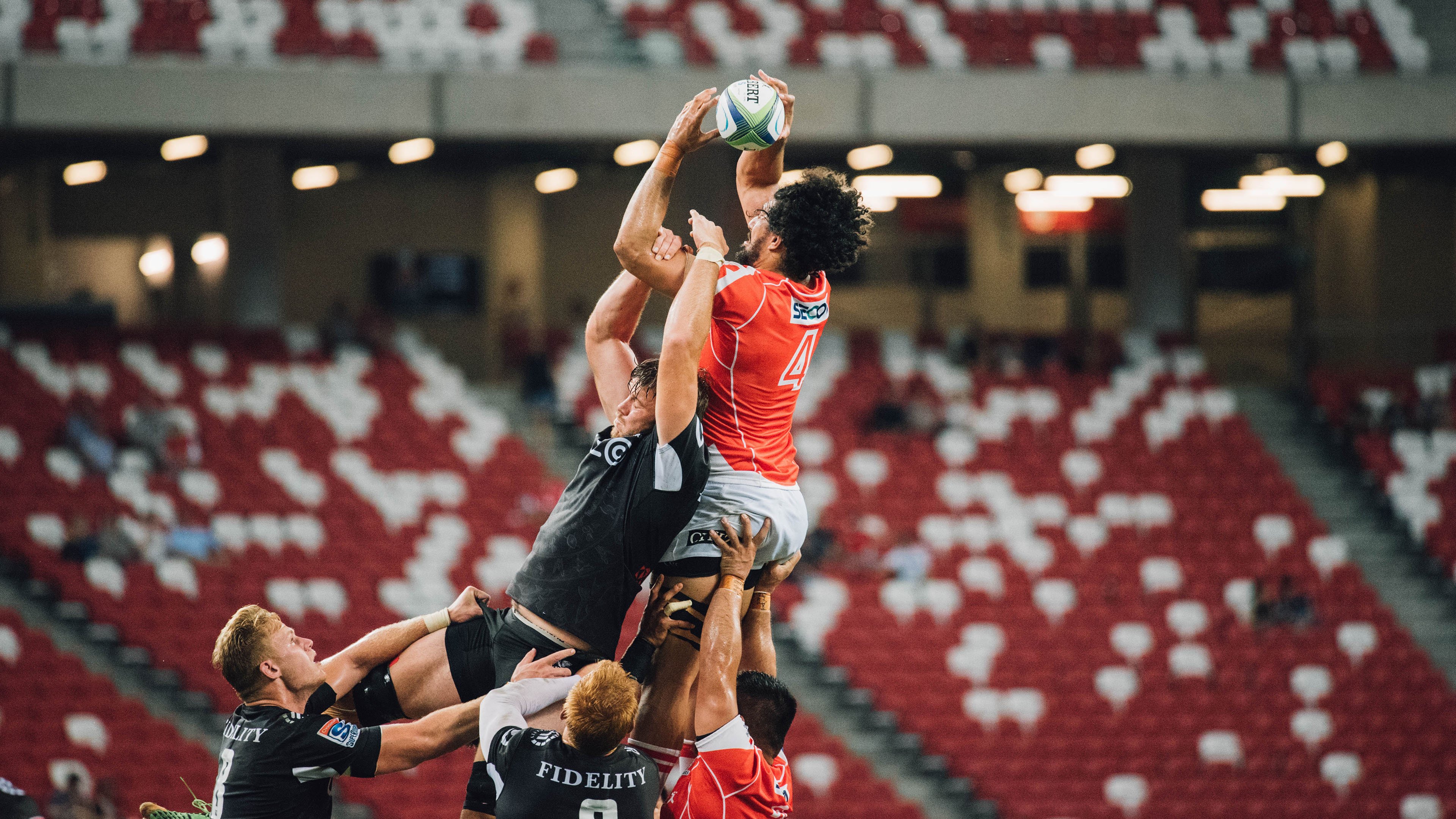 小贾伦压制级发挥撕裂防线，尼克斯战术体系全面压制上海队