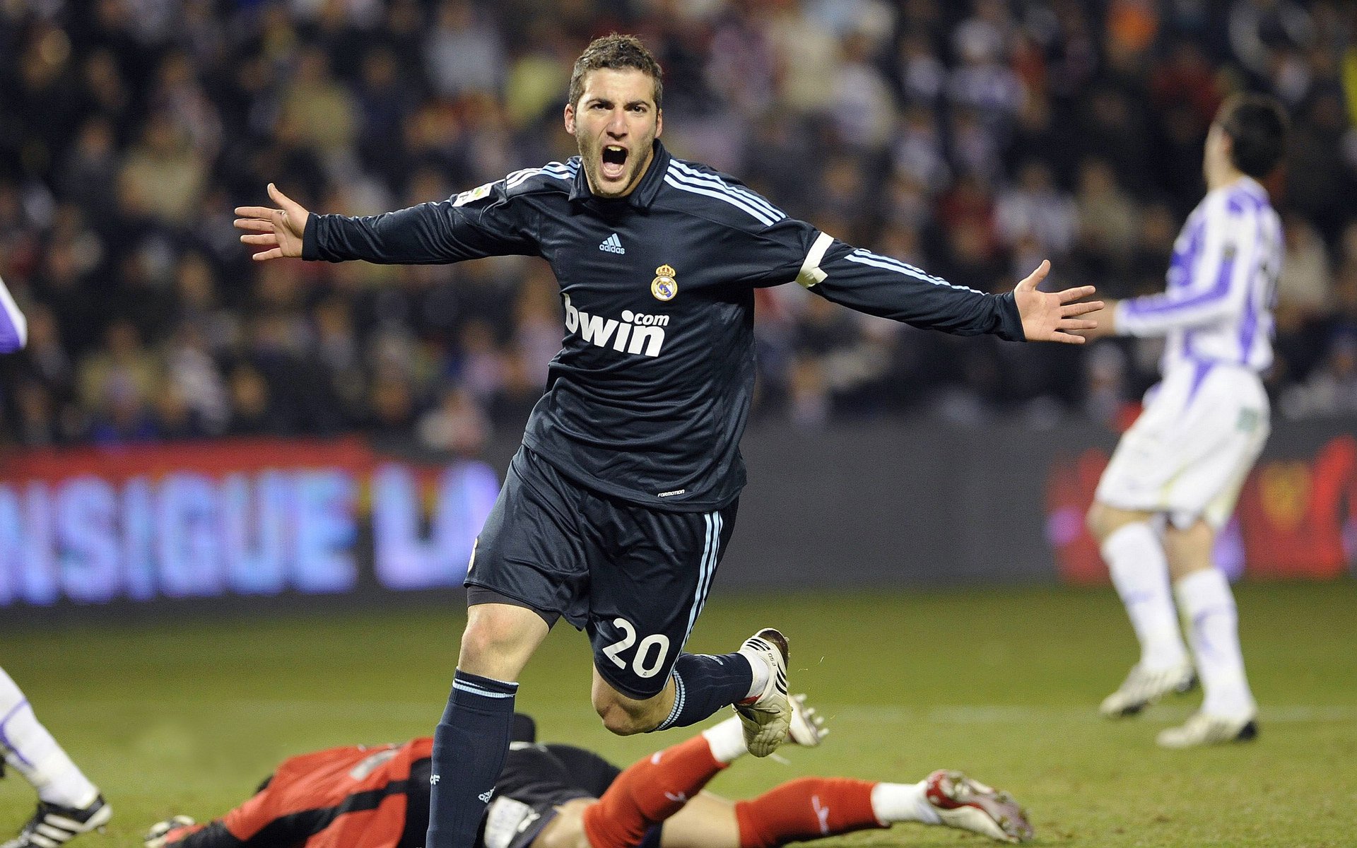 马刺强压黄蜂，詹姆斯成为关键先生